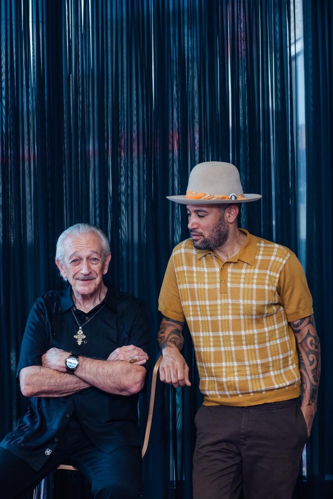 Ben Harper et Charlie Musselwhite lors de leur passage au Festival de Jazz de Montreal. Photo : Valerian Mazataud Le Devoir