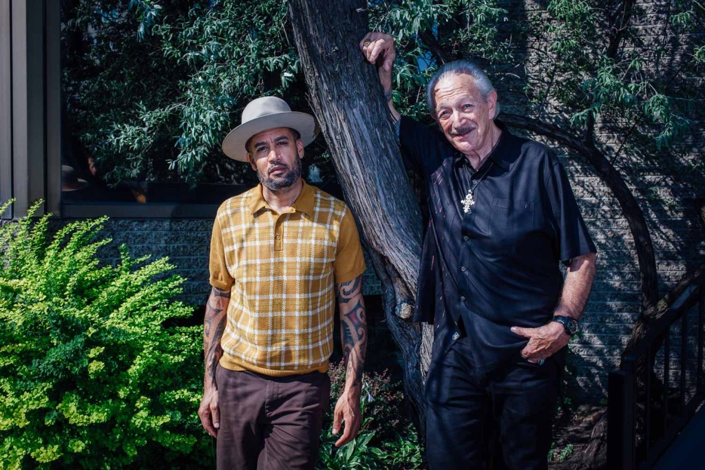 Ben Harper et Charlie Musselwhite lors de leur passage au Festival de Jazz de Montreal. Photo : Valerian Mazataud Le Devoir