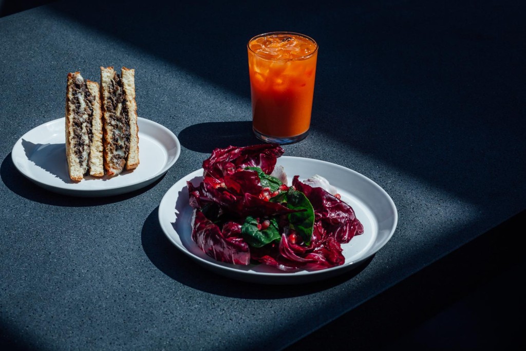 Le cafe Ssense, dans le Vieux-Montreal. Photo : Valerian Mazataud Le Devoir