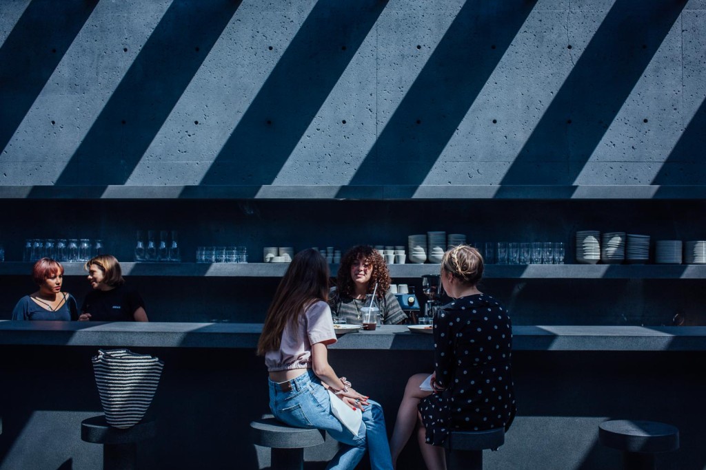 Le cafe Ssense, dans le Vieux-Montreal. Photo : Valerian Mazataud Le Devoir