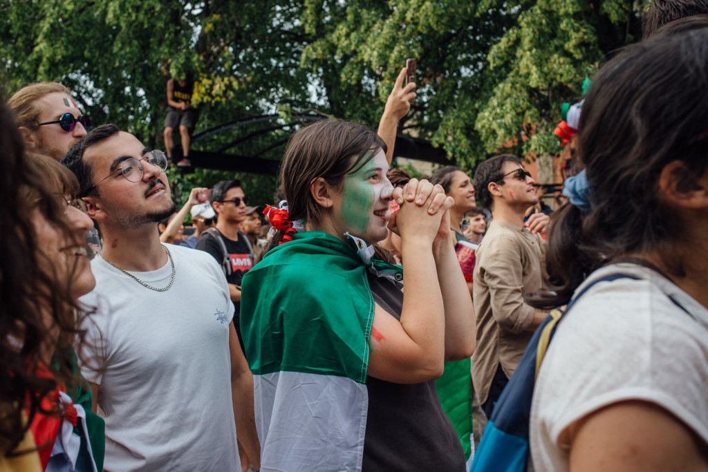 Victoire de l Italie a l Euro 2021, ici dans la Petite Italie a Montreal. Photo : Valerian Mazataud Le Devoir