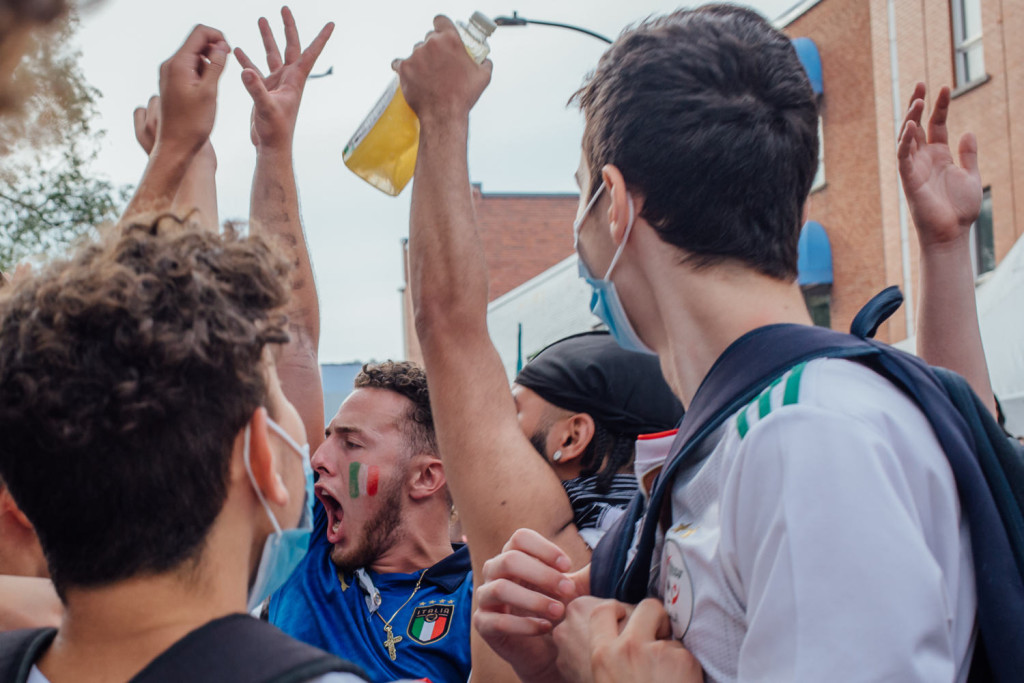 Victoire de l Italie a l Euro 2021, ici dans la Petite Italie a Montreal. Photo : Valerian Mazataud Le Devoir